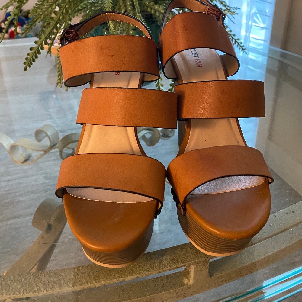 Sandals - Picture 2 of 3